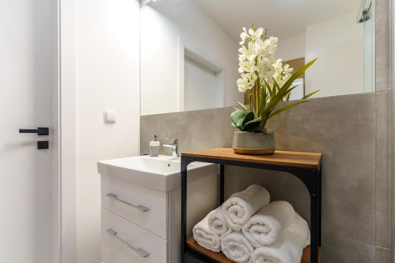 Sunset Resort - Apartament Florencja กชึชโบโว ภายนอก รูปภาพ